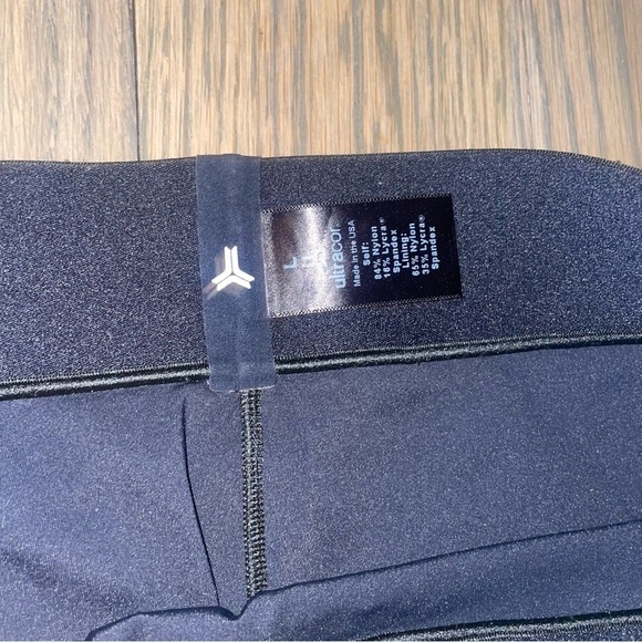 ULTRACOR Lux Knockout Star-Print Ankle Leggings - Picture 2 of 3